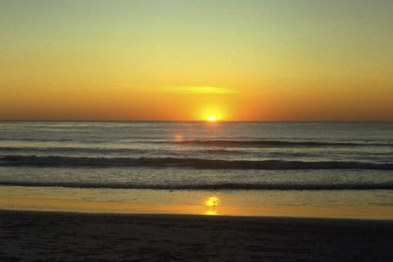 imagem do por do sol na praia